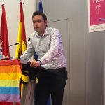 Rubén López, durante una intervención en representación de la FELGTBI+